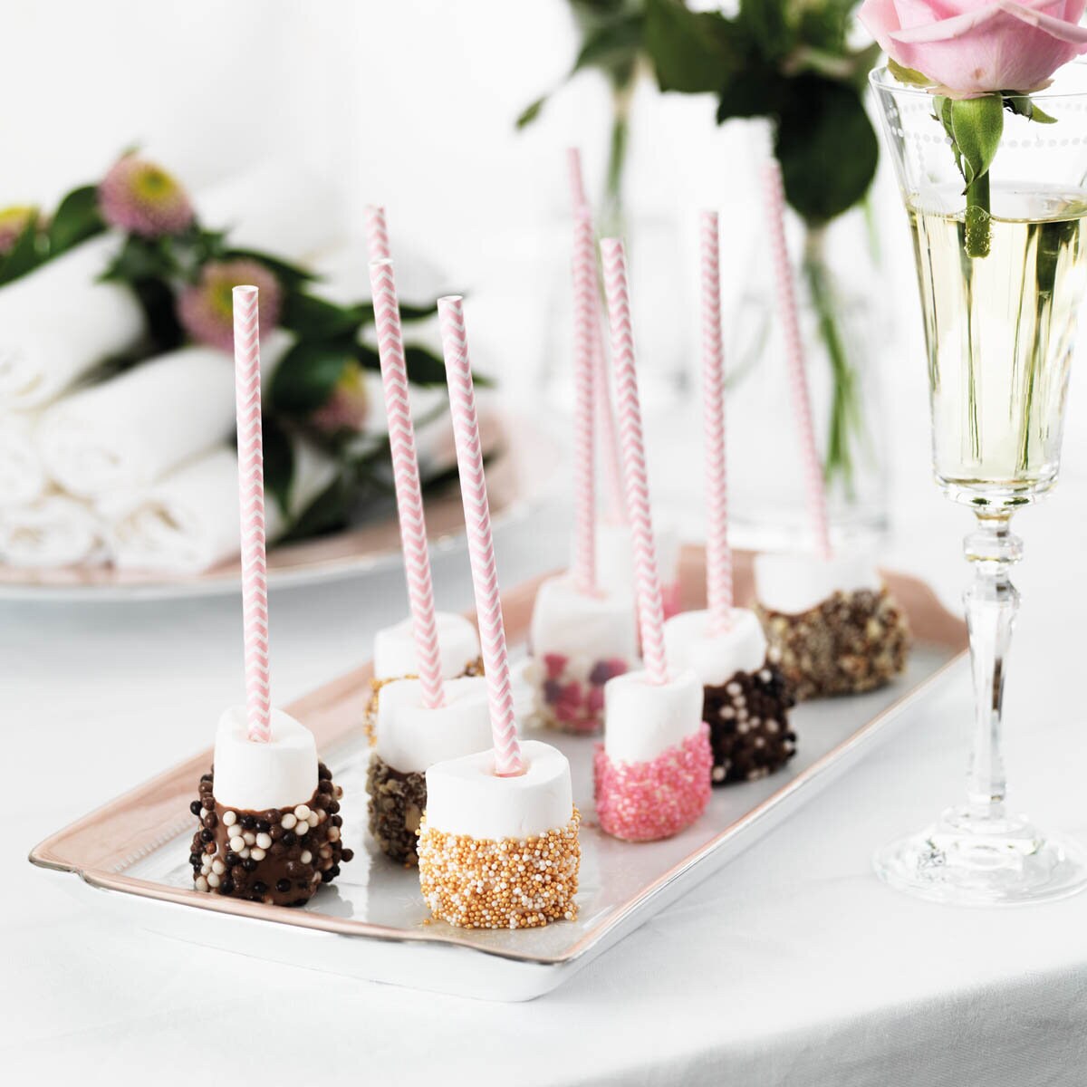festmarshmallows doppade i choklad