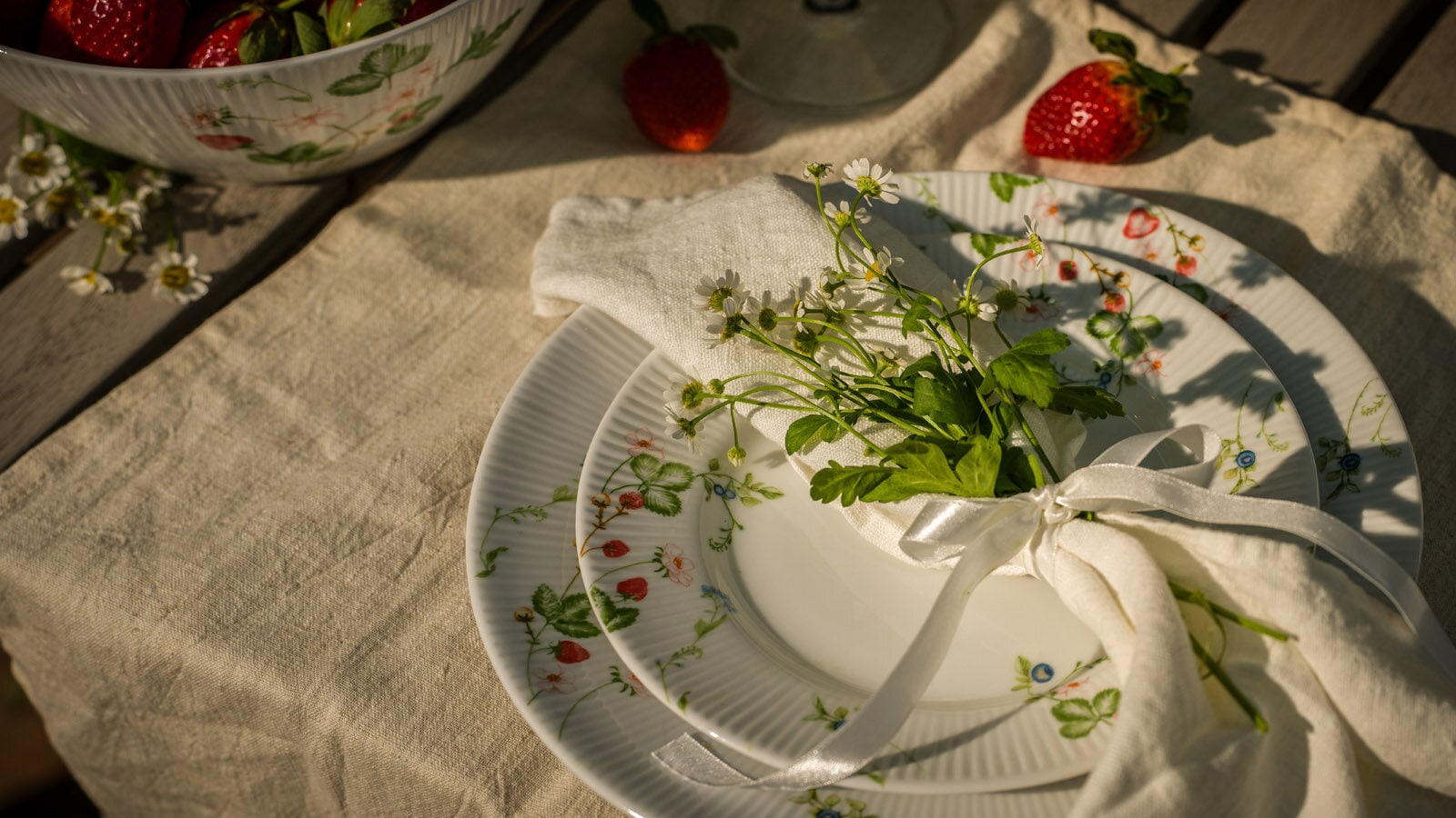 Disney Iconic plates  with Mickey Mouse