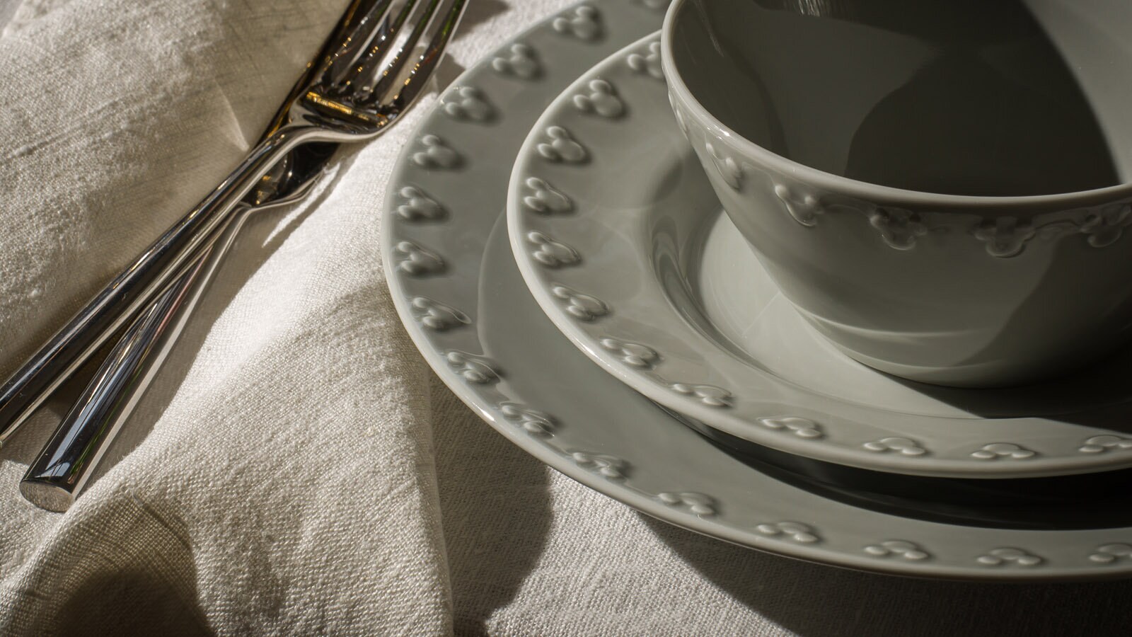 Disney Iconic plates with Mickey Mouse