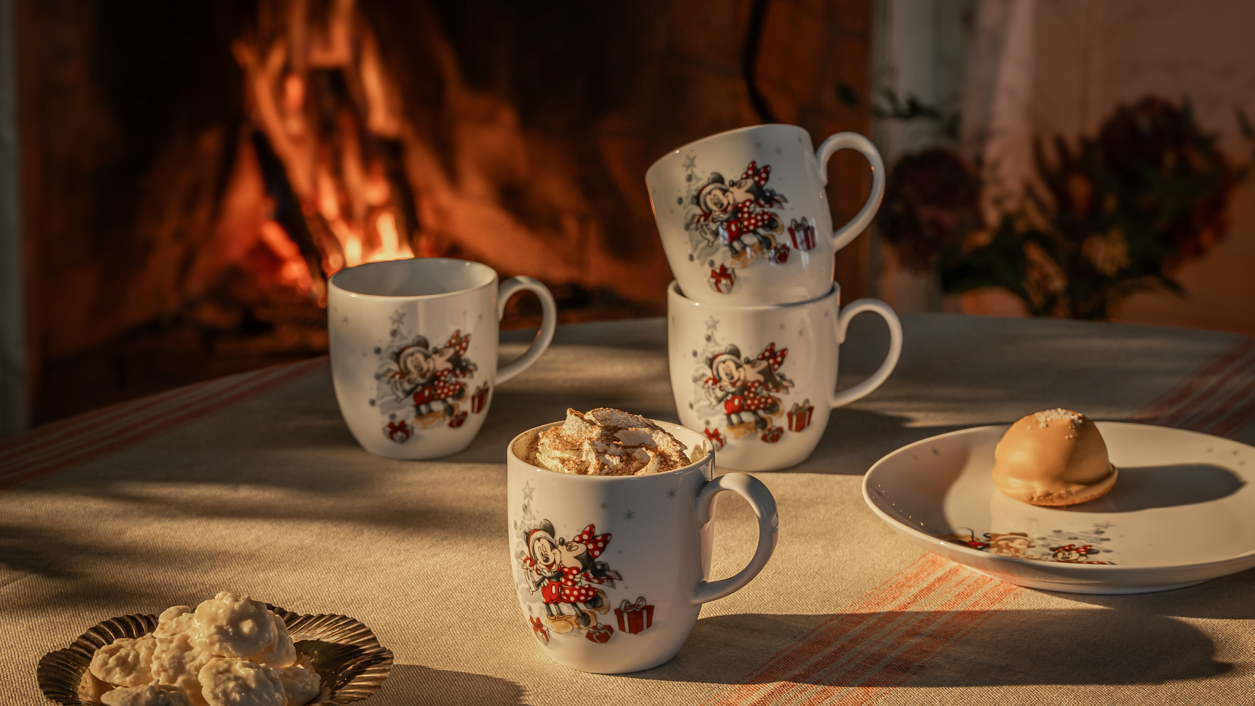 Disney Vinter plates and glasses with Mickey Mouse