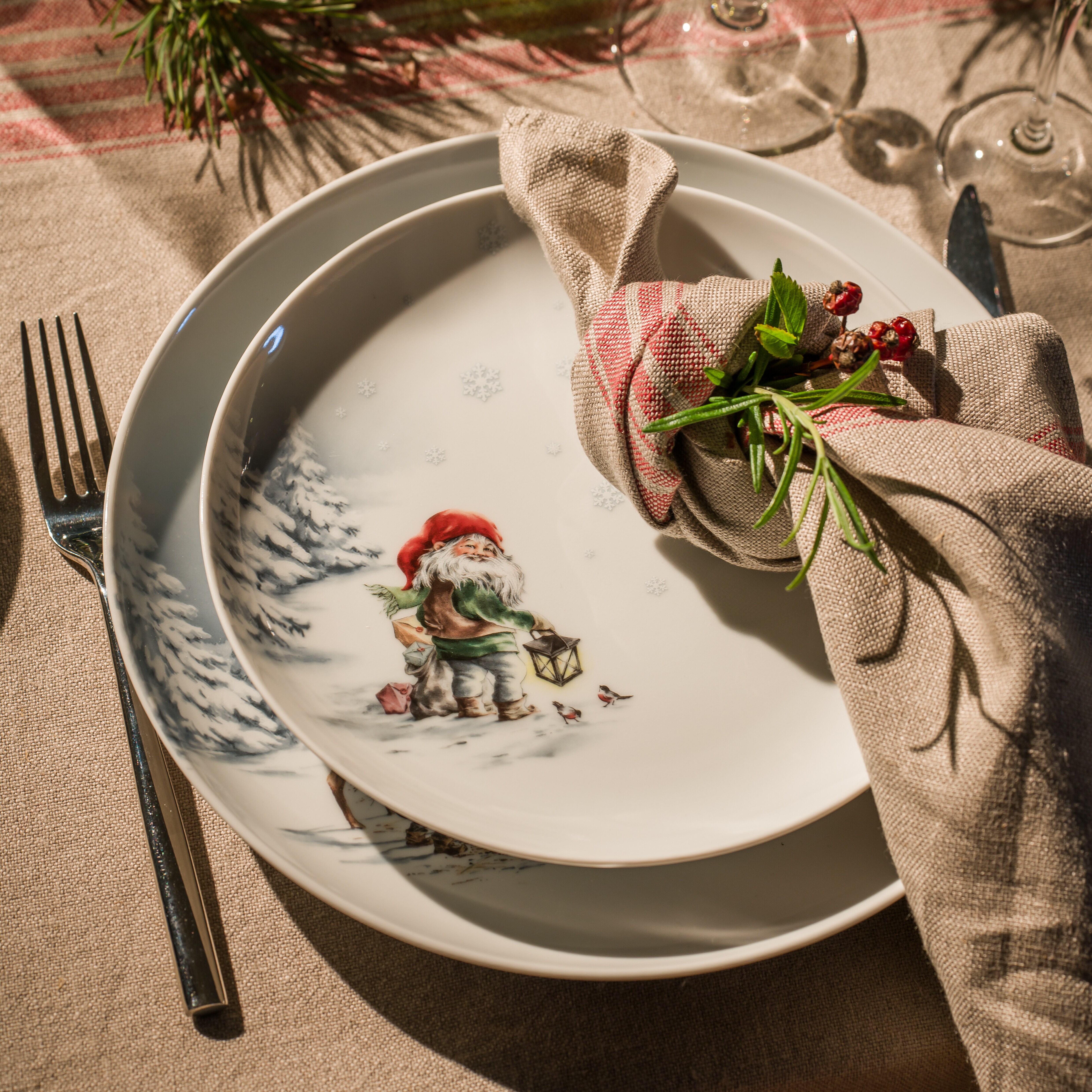 Tomtarnas Jul assiett 22 cm 4-pack