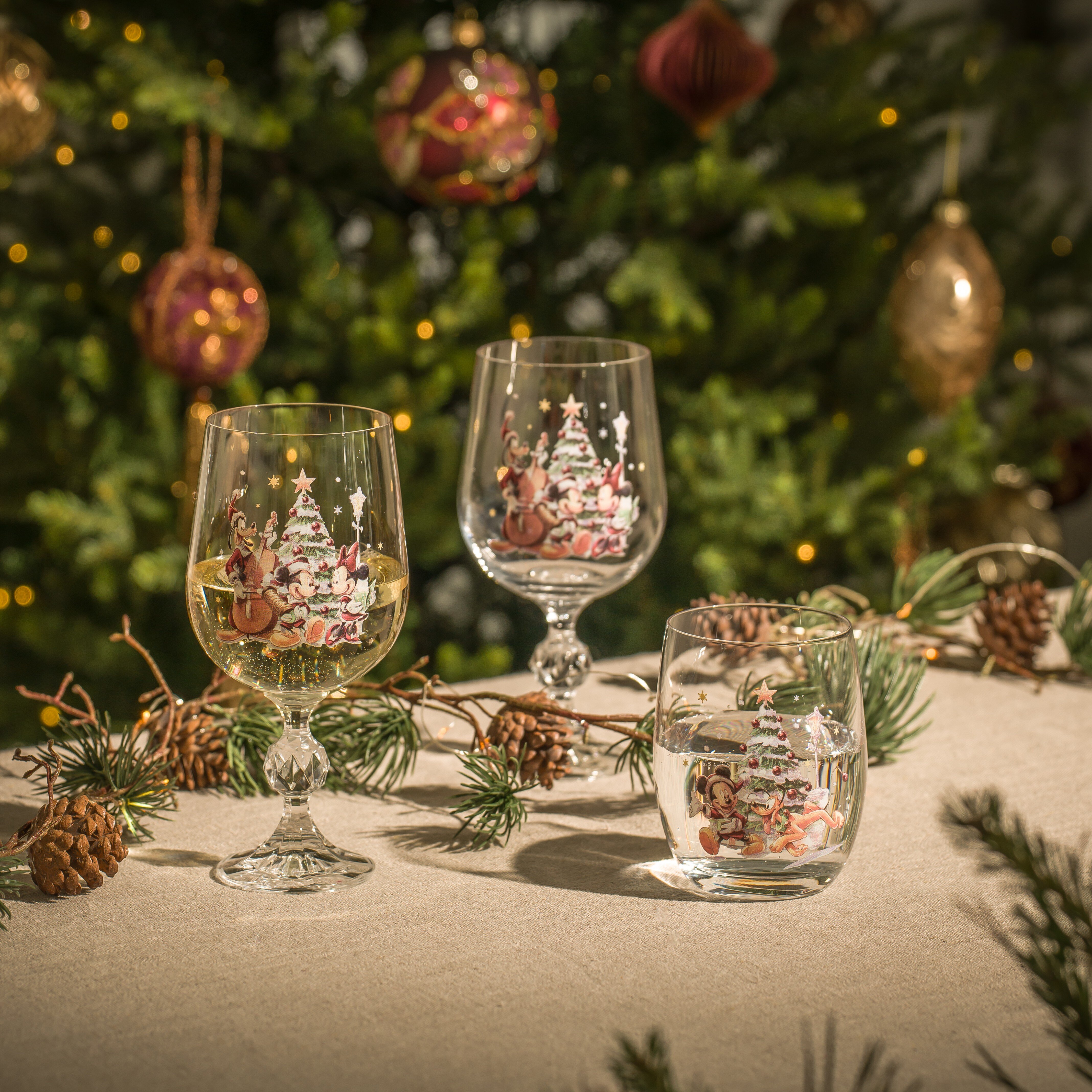 Disney Joulu jalallinen juomalasi  45 cl 4 kpl