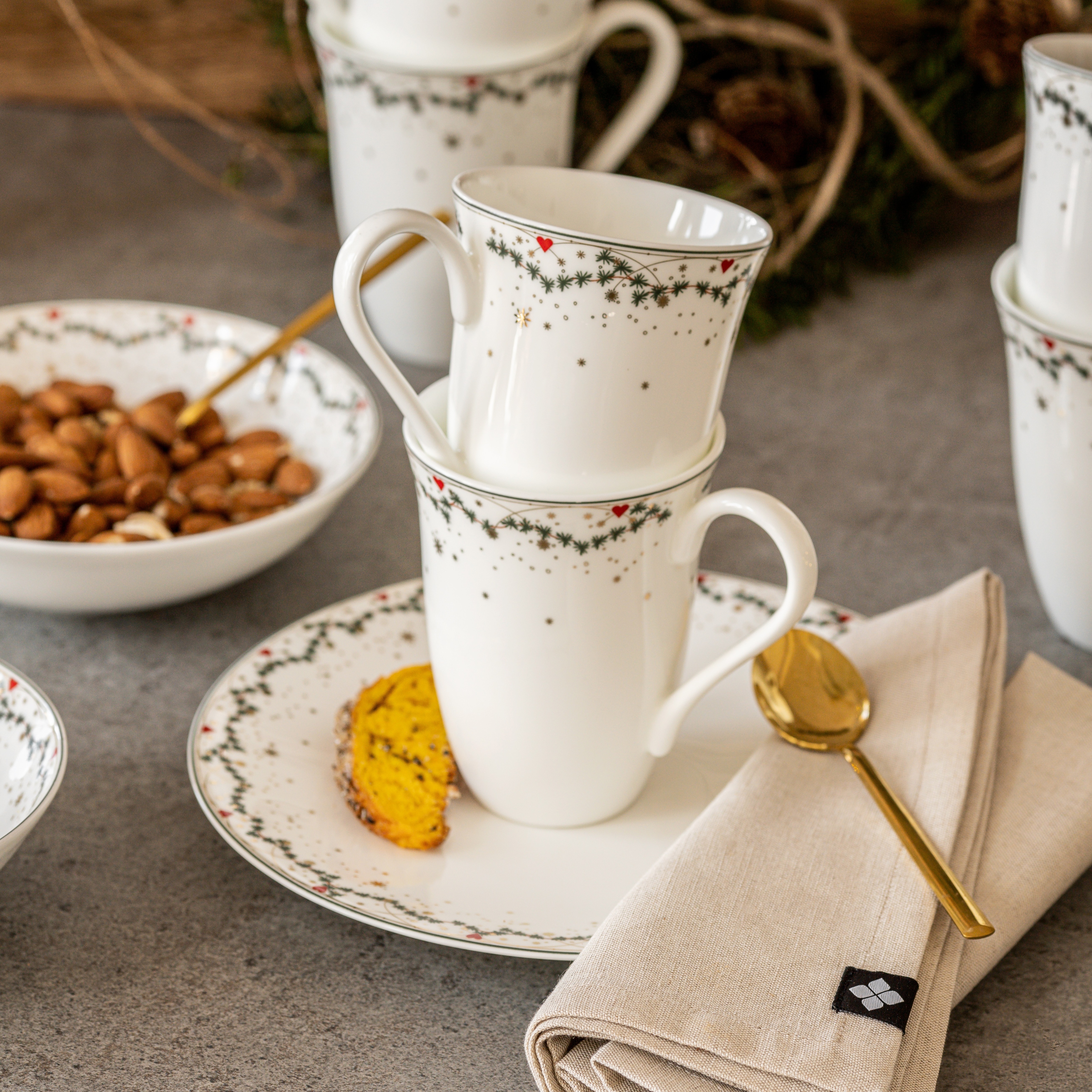 Julminnen frukost- och kaffeset 12 delar