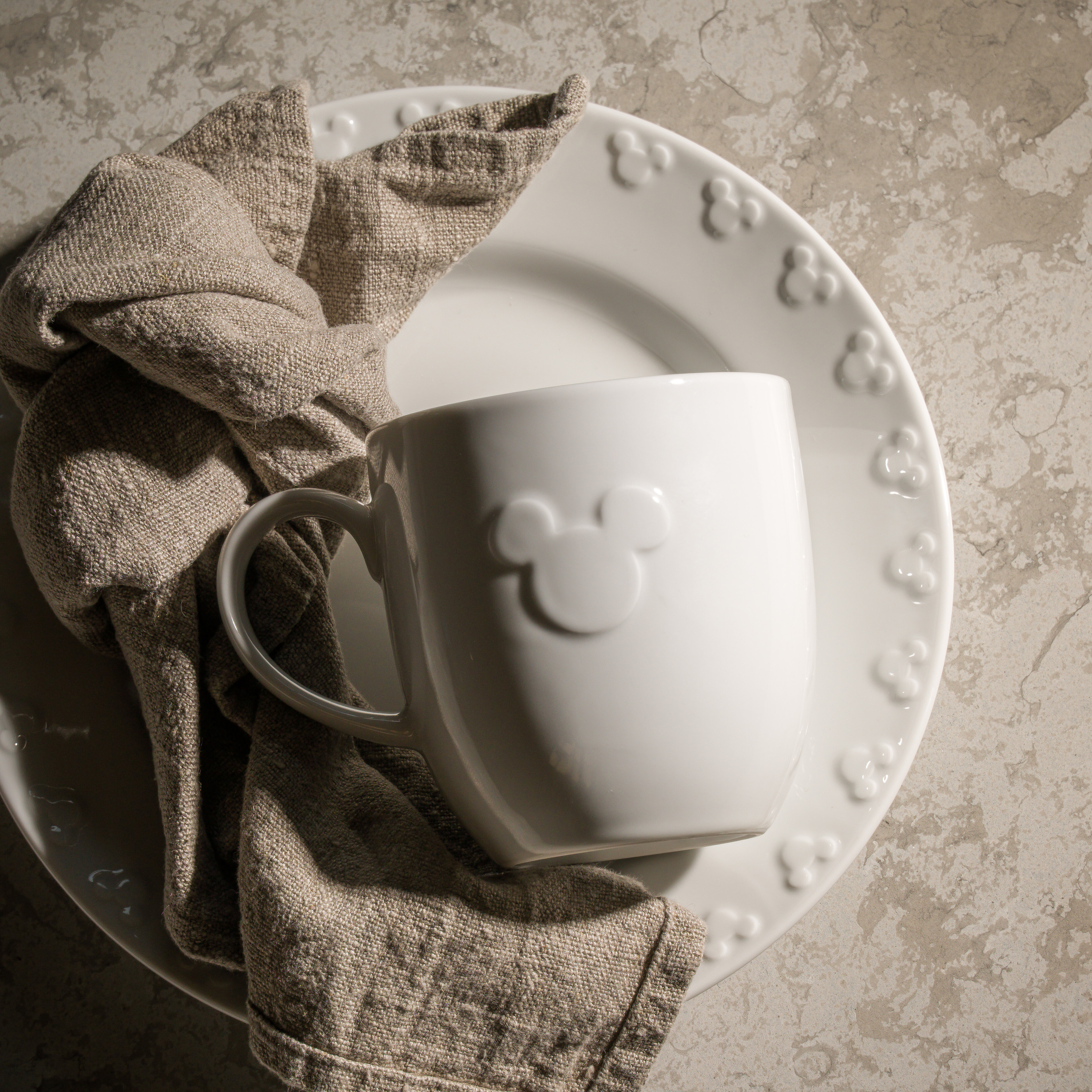 Mickey Mouse Iconic alkuruokalautanen 21 cm 4 kpl, valkoinen