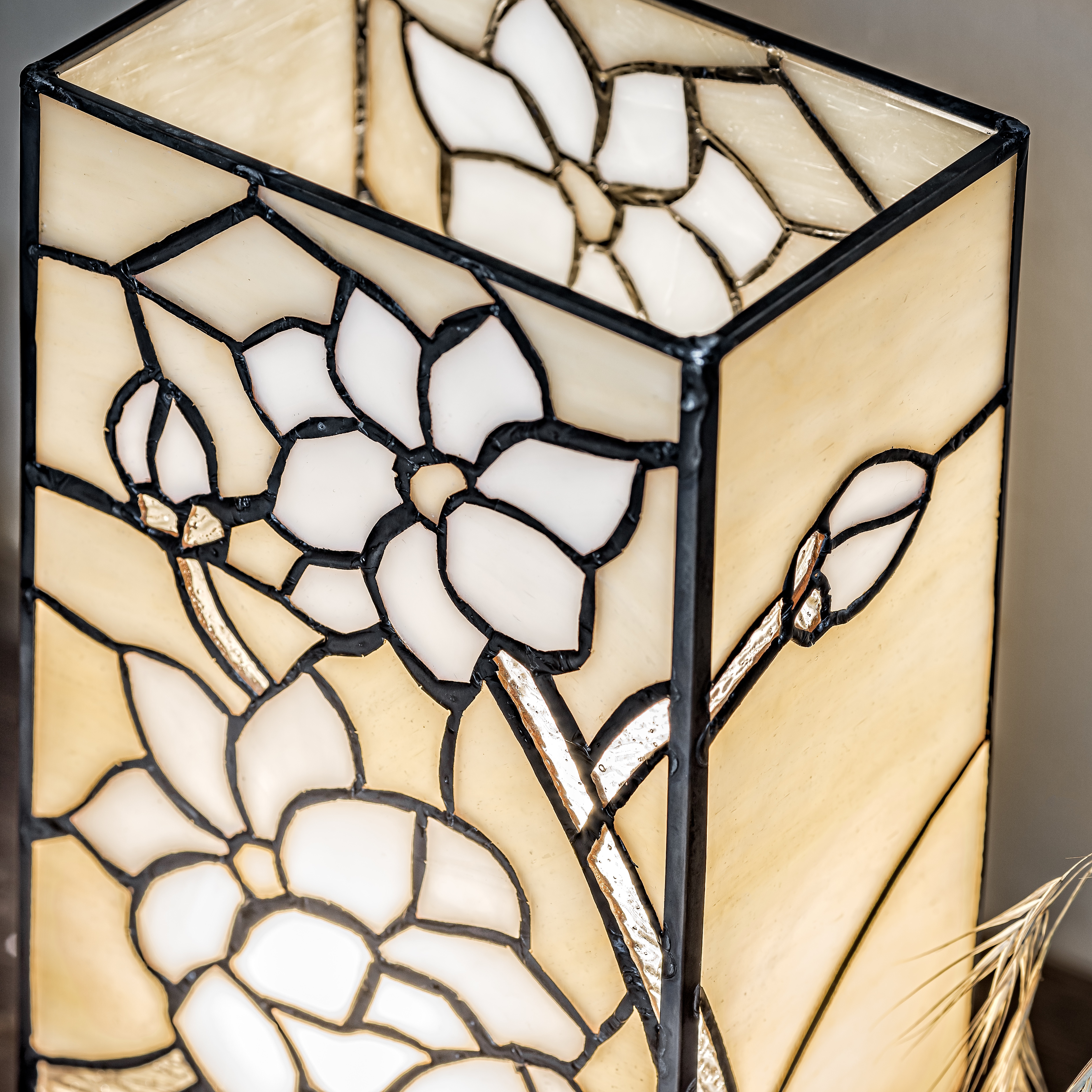 Tiffany Fönsterlampa Magnolia
